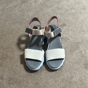 Sorel platform sandals - never worn